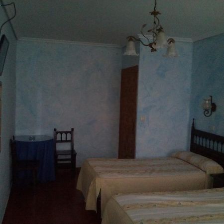 Отель Hostal Bellas Авила Номер фото