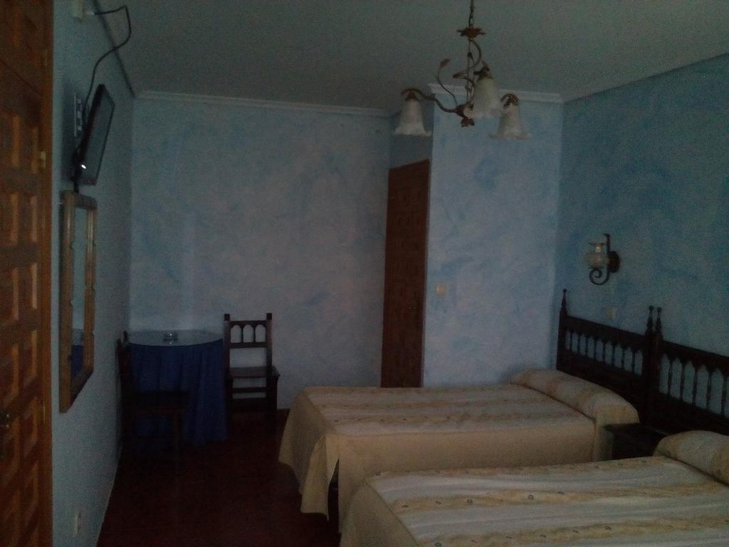 Отель Hostal Bellas Авила Номер фото